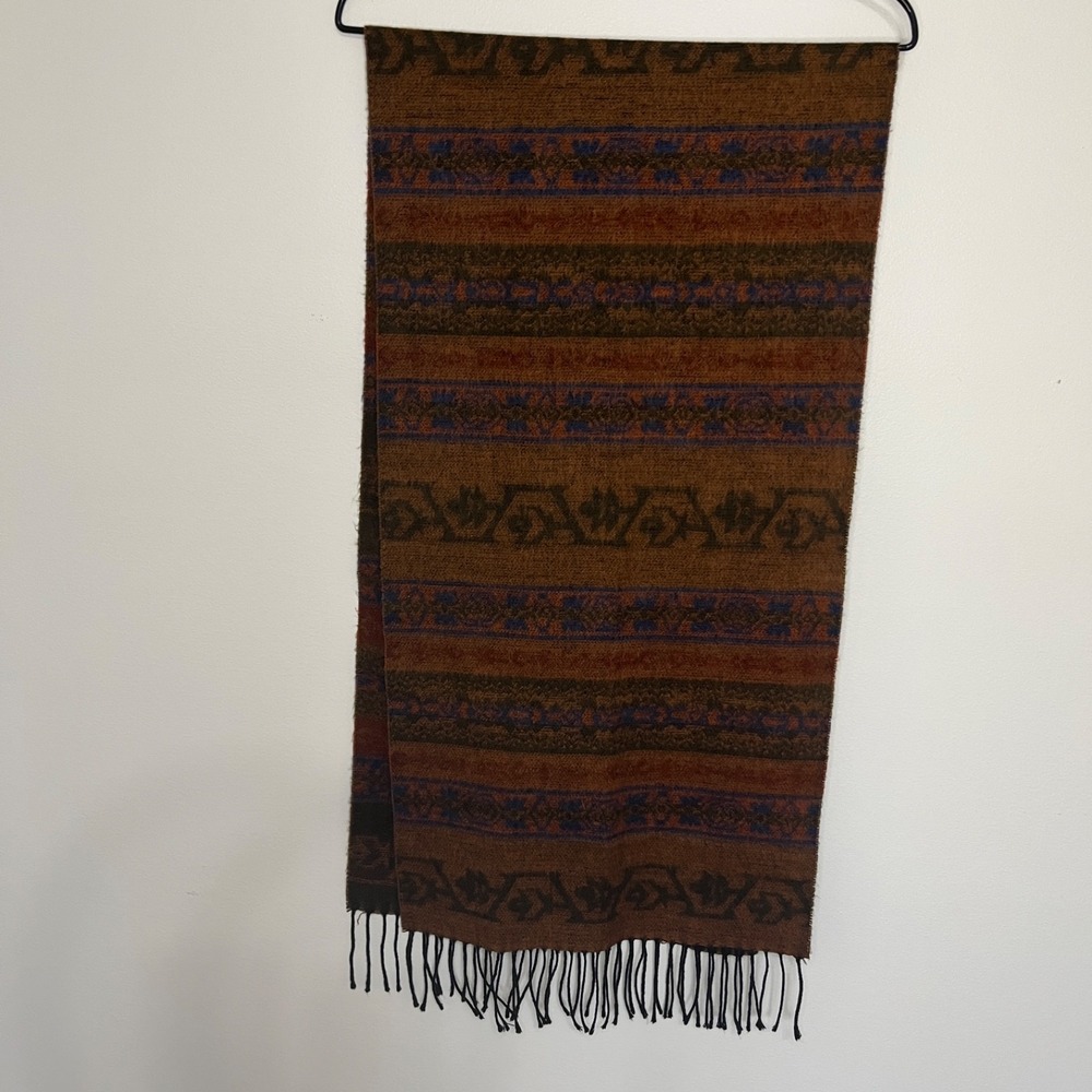 Wilsons Southwestern Aztec Scarf Size 15X60 Autumn Cool Weather